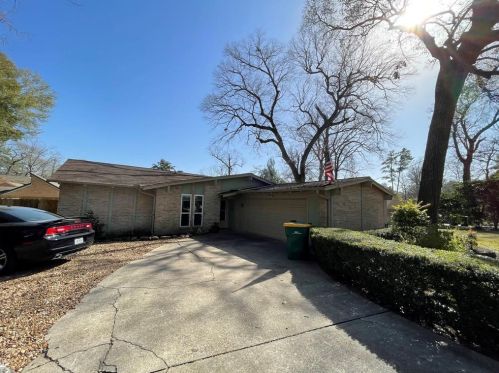245 Point Clear Dr, Conroe, TX 77304-1276