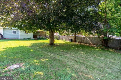 1081 Monticello Ln, Lancaster PA  17603-9410 exterior