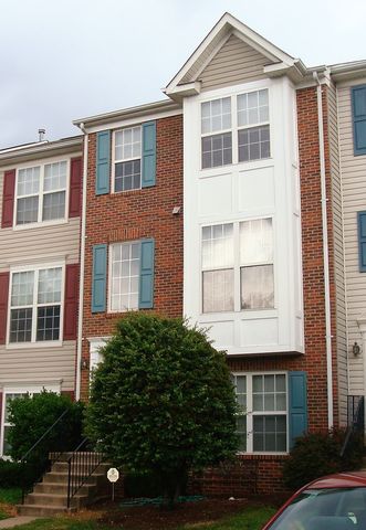 9741 Faber Ln, Bristow, VA 20136-1266