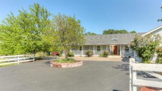 6633 Rapp Ln, Talent, OR