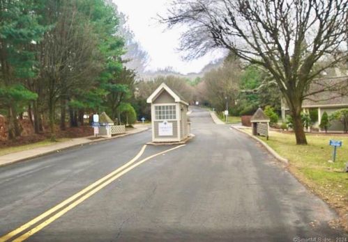 415 Foxboro Dr, Norwalk CT  06851-1156 exterior