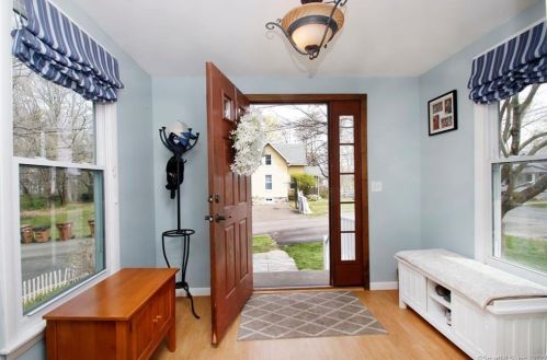 53 Walnut Ave, Huntington, CT 06484-2947