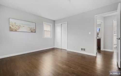2 6th St, Wood-Ridge NJ  07075-2118 exterior