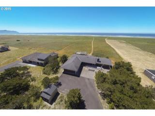 89596 Ocean Dr, Warrenton, OR 97146-7192