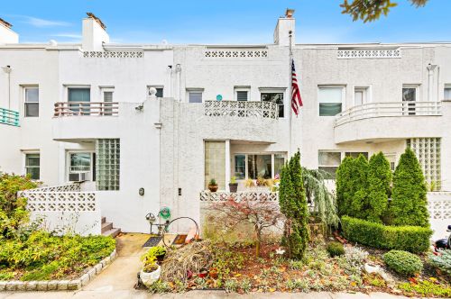 3 Deal Lake Ct, Tinton Falls, NJ 07712-5116