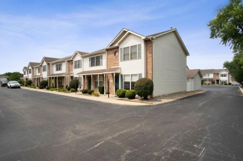 1832 Cottonwood Ct, Crown Point, IN 46307-7048
