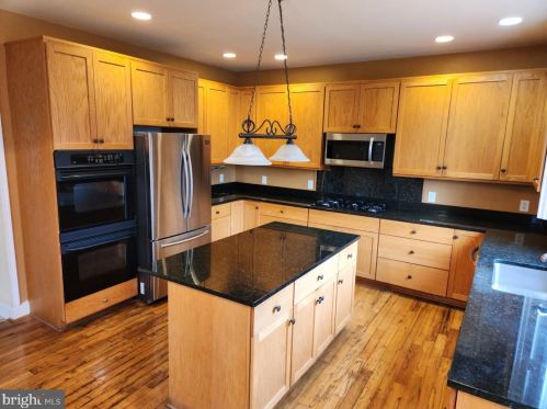 919 Eastland Dr, Charles Town, WV 25414-2579