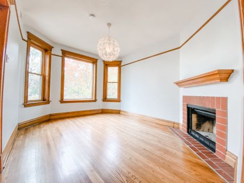 1939 Sheffield Ave, Chicago, IL 60614-5018