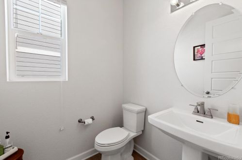 7370 Old Hammer Way, Aurora CO  80016-6115 exterior