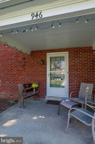 946 Salisbury Ct, Lancaster PA  17601-5164 exterior
