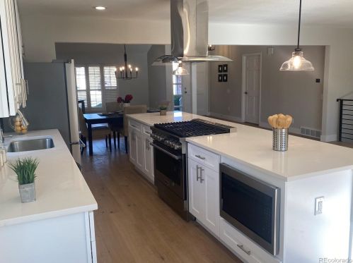 8870 Mineral Pl, Englewood, CO 80112-2733