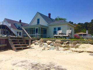 54 Chesapeake Blvd, Deltaville, VA 23043-2194