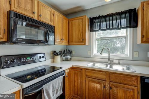 157 Heatherwood Dr, Ephrata PA  17522-2677 exterior