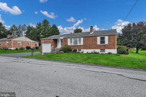 2769 Clear Springs Blvd, York, PA 17406-3006