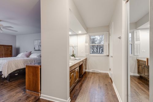 1020 Summit Dr, Bannockburn IL  60015-1823 exterior