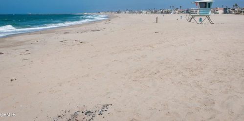 128 Camarillo Ave, Oxnard CA  93035-4605 exterior
