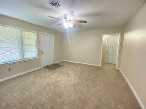 824 Anderson St, Angleton TX  77515-5209 exterior