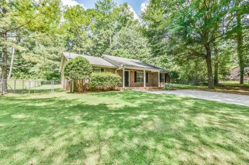5742 Glore Dr, Mableton, GA 30126-3462