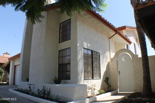 2486 Briarhurst Ct, Simi Valley, CA 93063-2542