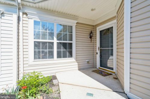 37 Sparrow Dr, Trenton NJ  08690-2400 exterior