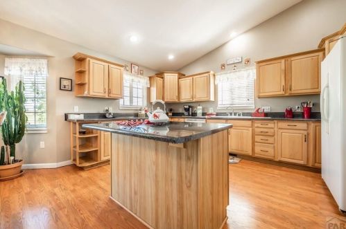 1877 Clifftop Ln, Pueblo CO 81007-3931 exterior