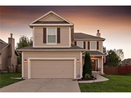 14920 Summit St, Olathe, KS 66062-3335
