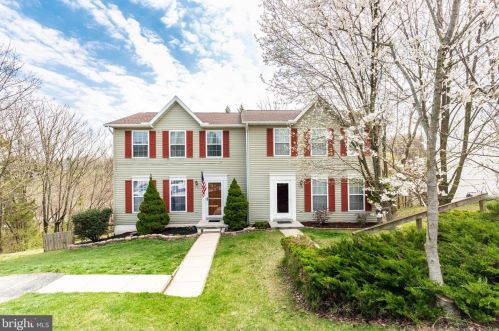 230 Breezewood Dr, Hanover, PA 17331-7926