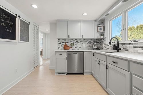 6 Harris St, Norwalk CT  06850-2015 exterior