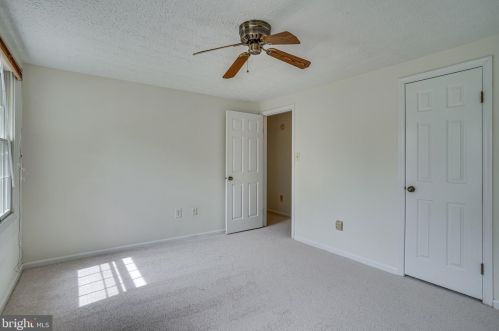 6315 Falling Brk Dr, Springfield VA  22015-4033 exterior