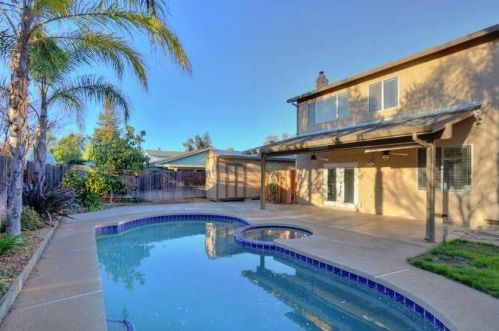 9852 Vista Grande Way, Elk Grove, CA 95624-2537