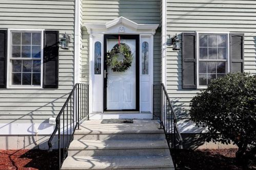 9 Kristen Dr, Providence, RI 02911-2932