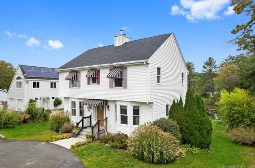 14 Pattagansett Dr, East Lyme, CT 06333-1120