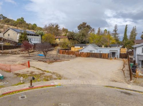 517 Sims Ave, Lake Nacimiento, CA 93446-1021