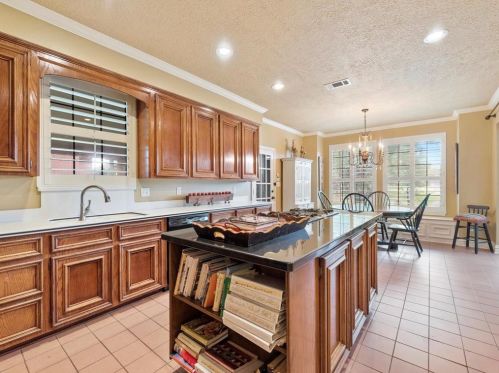 2202 Country Crk Way, Richmond TX 77406-6611 exterior