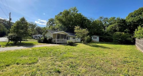988 Mable St, Mableton, GA 30126-2259
