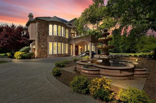 9111 Shire Oaks Ln, Elk Grove, CA 95624-6090