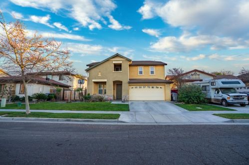2385 Creekside Dr, Los Banos, CA 93635-8809