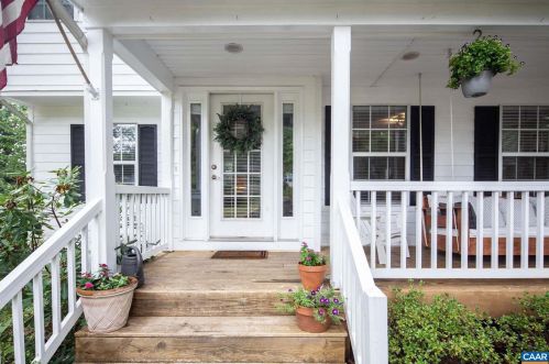 220 Blackthorn Ln, Charlottesville, VA 22902-7252
