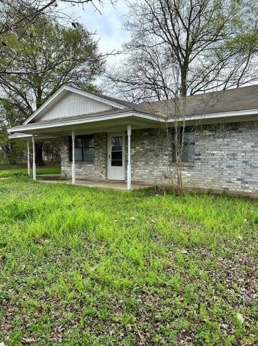 107 Thomas St, Mapleton, TX 75835-3256