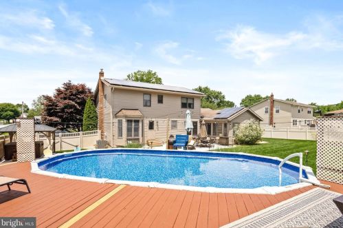 39 Ray Dwier Dr, Trenton NJ  08690-1808 exterior