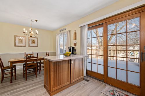 689 Sand Crk Dr, Carol Stream IL  60188-9135 exterior