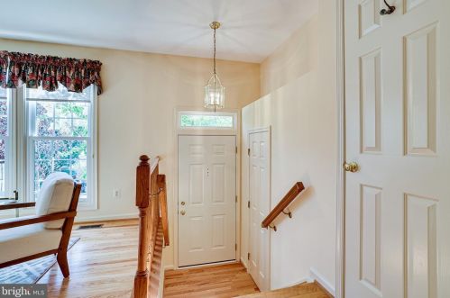 509 Herndon Woods Ct, Herndon VA  20170-5135 exterior