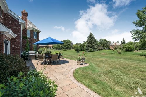 4 Loblolly Ct, Lemont IL  60439-7744 exterior