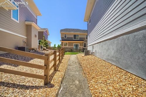 26840 Roxbury Pl, Denver CO  80016-7527 exterior