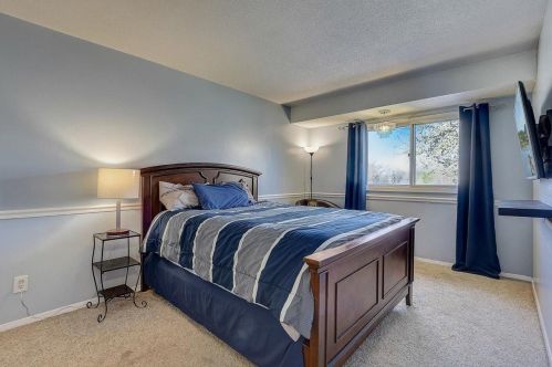 1681 Hickory Hill Dr, Saint Paul MN  55122-2527 exterior