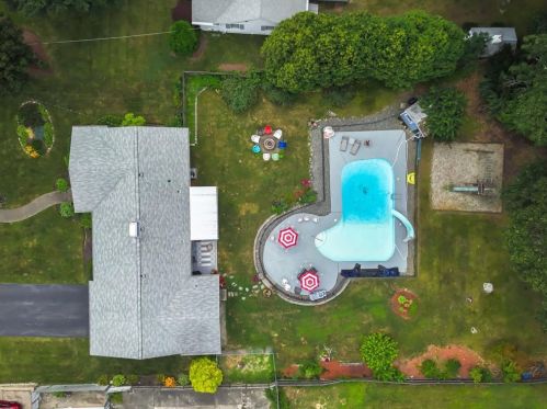 46 River Pkwy, Providence, RI 02904-3431