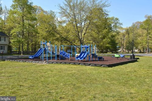 1304 Avalon Blvd, Shady Side MD 20764-9683 exterior