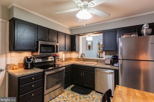 516 Wallingford Rd, Lancaster, PA 17601-3526
