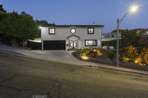 2434 Delisle Ct, Glendale CA  91208-2210 exterior