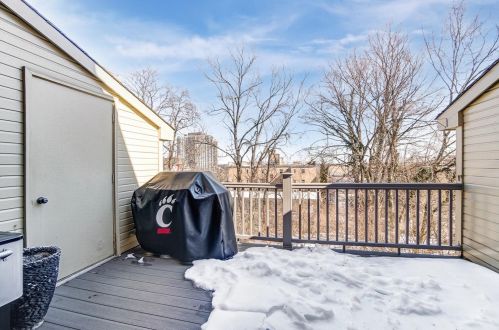 2112 Alpine Pl, Cincinnati OH  45211-3528 exterior